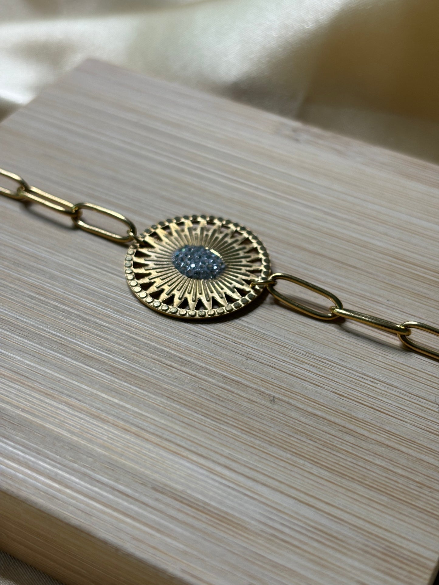 Bracelet médaillon soleil