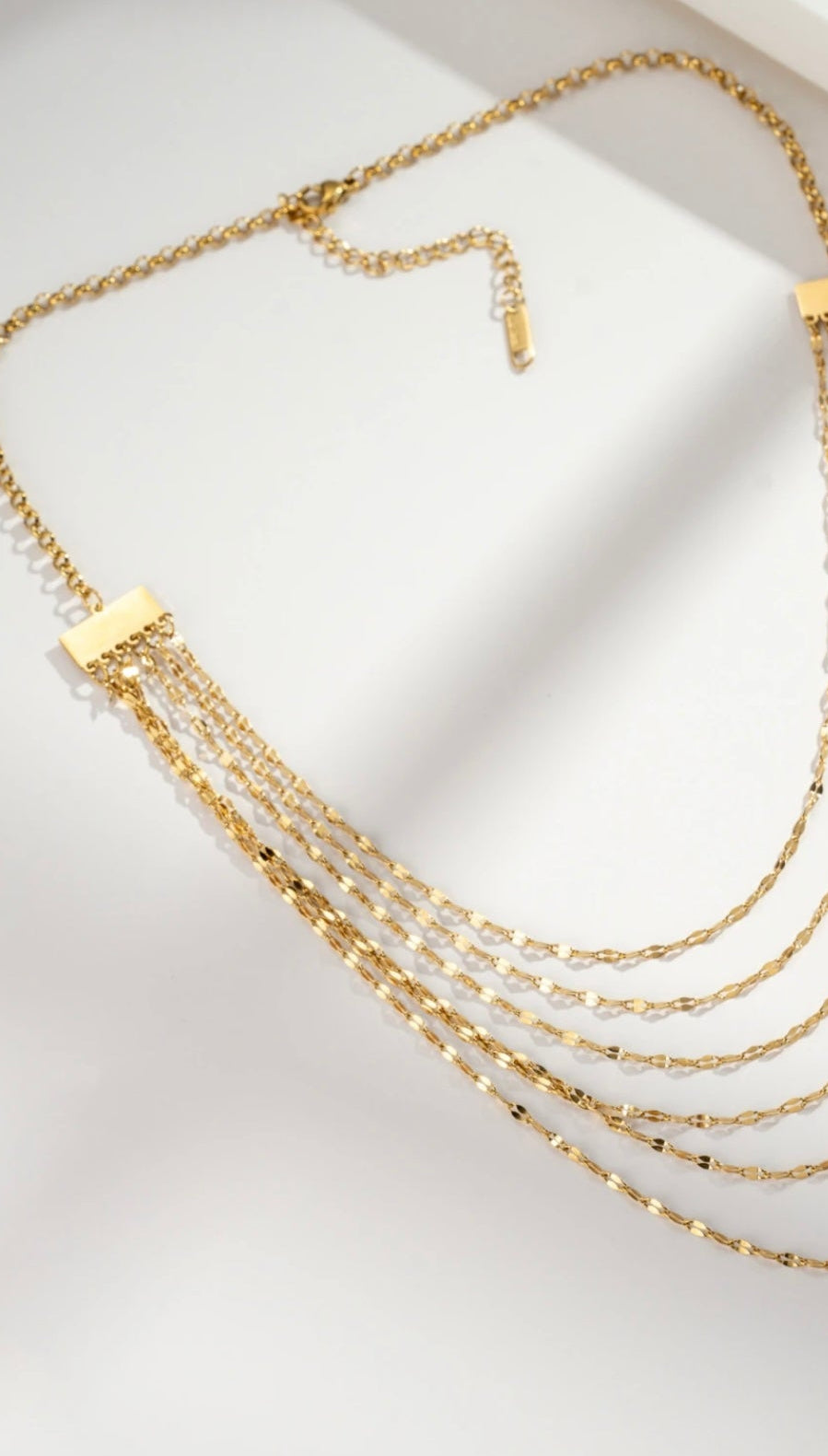 Collier doré multi-chaînes cascade élégante