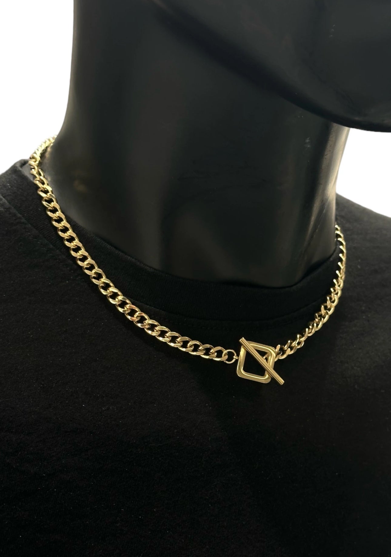 Chaîne Dorée avec Fermoir T Design