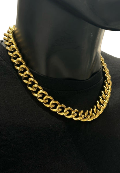 Chaîne créole design épuré et raffinement intemporel