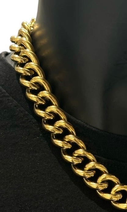 Chaîne créole design épuré et raffinement intemporel