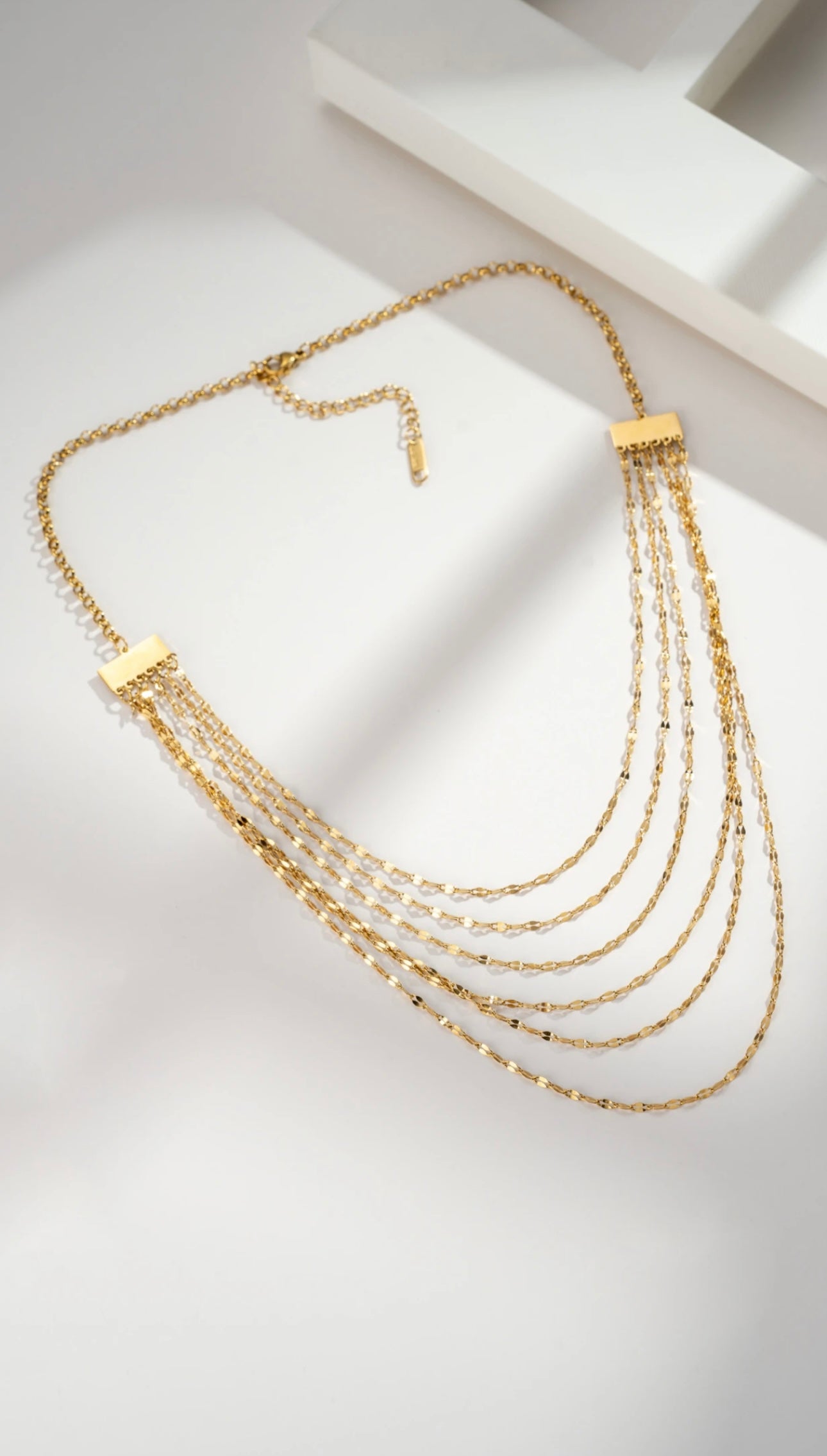 Collier doré multi-chaînes cascade élégante