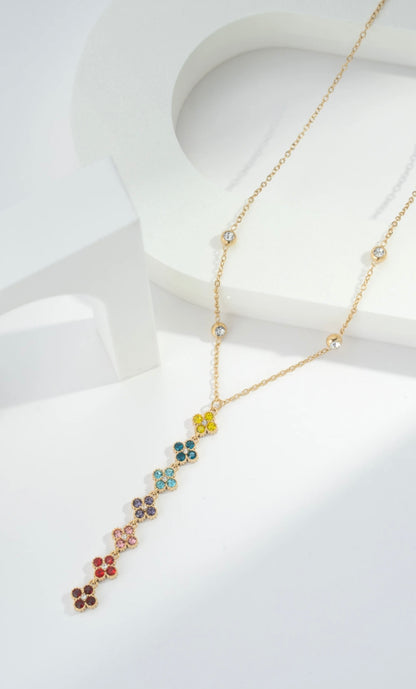 Pendentif Chaîne Doré à Petites Fleurs en Cristaux