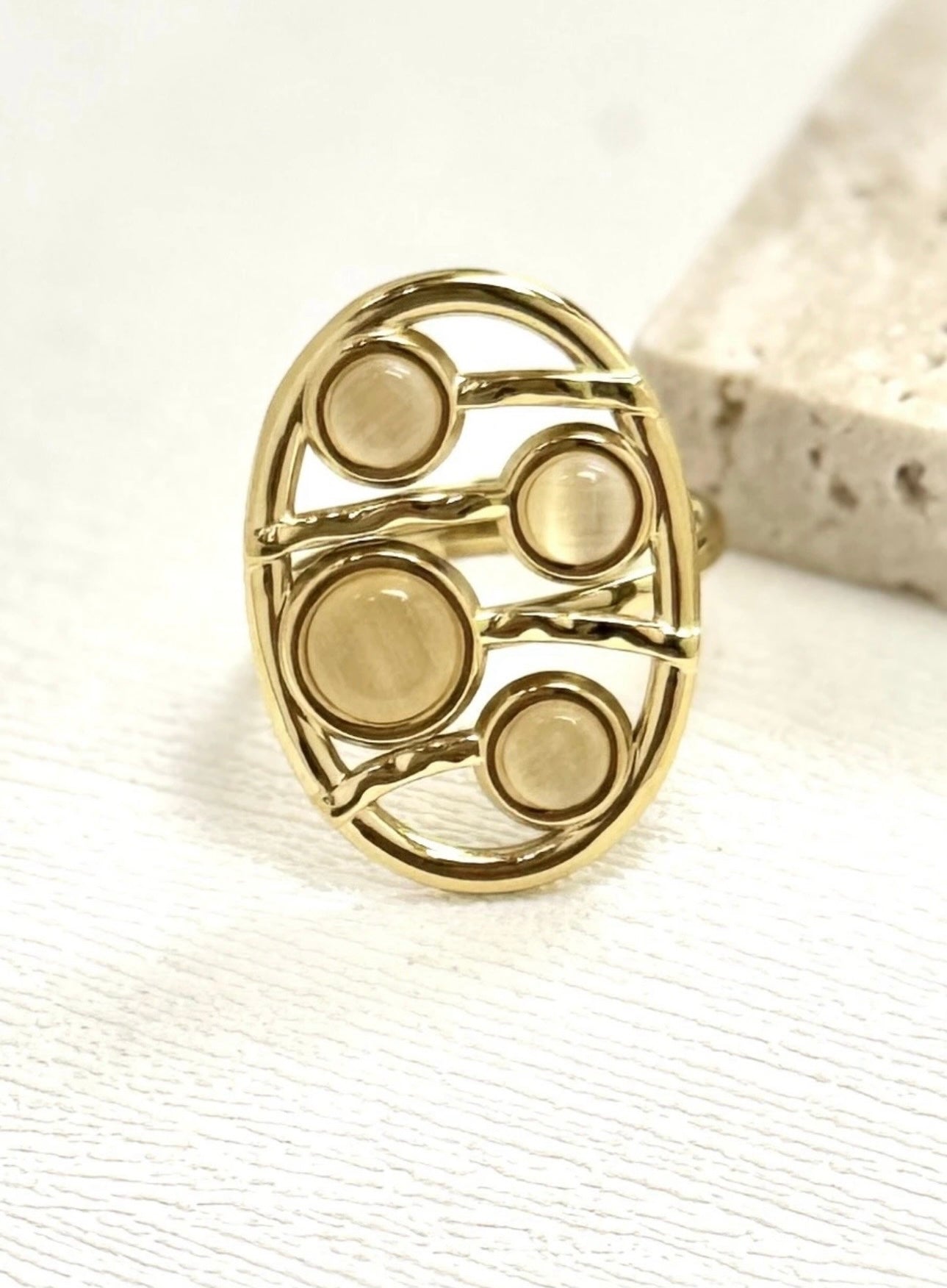 Bague dorée pierres effet pierre de lune