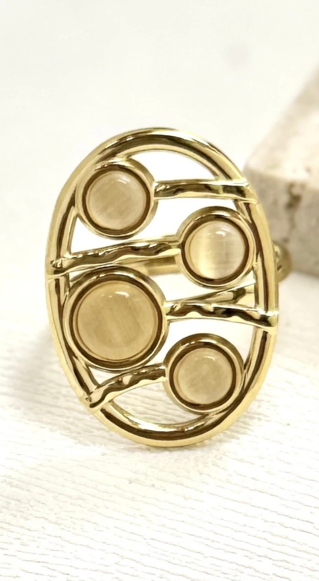 Bague dorée pierres effet pierre de lune